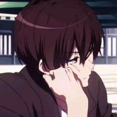 男孩拿长棍卡电梯门 被拽起摔倒